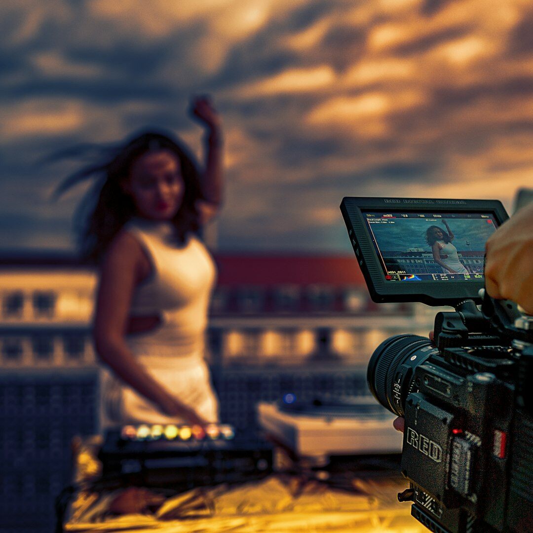 Portrait of a Belgian live broadcast trainer and coordinator